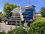 Quand une entreprise perfectionniste veut un v&eacute;hicule &agrave; son image&hellip;

💡 R&eacute;sultat : un covering sur mesure alliant vinyle blanc, vinyle effet or et vinyles imprim&eacute;s.

Un Ford Transit qui attire d&eacute;j&agrave; le regard et refl&egrave;te parfaitement le savoir-faire d'Excellence Carrelage. - Lettrage v&eacute;hicule