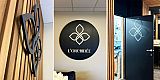 Au Restruarant et Traiteur l'Orchid&eacute;e, l&rsquo;identit&eacute; du lieu va marquer les esprits !

🖤 Logos en relief en MDF noir mat, PVC noir, et versions r&eacute;tro-&eacute;clair&eacute;es qui donnent de la profondeur et du caract&egrave;re &agrave; l&rsquo;espace.

Un jeu de mati&egrave;res et de lumi&egrave;re au service de l&rsquo;ambiance. - Enseigne