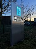 Pour am&eacute;liorer l&rsquo;identification de leur entr&eacute;e, les nouveaux ateliers communaux de la Ville de Ciney se dotent d&rsquo;un totem lumineux.

Un rendu propre, moderne et efficace 💡 - Totem