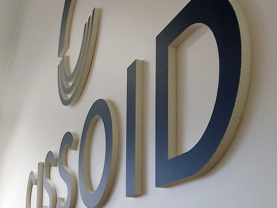 Lettres relief en PVC 19 mm de la société 'Cissoid'