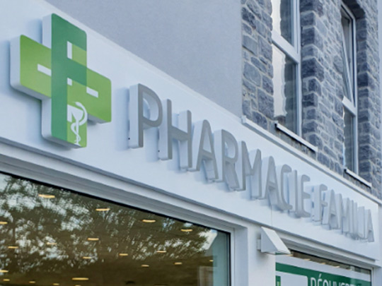 Lettres reliefs LED boitiers de la pharmacie Familia