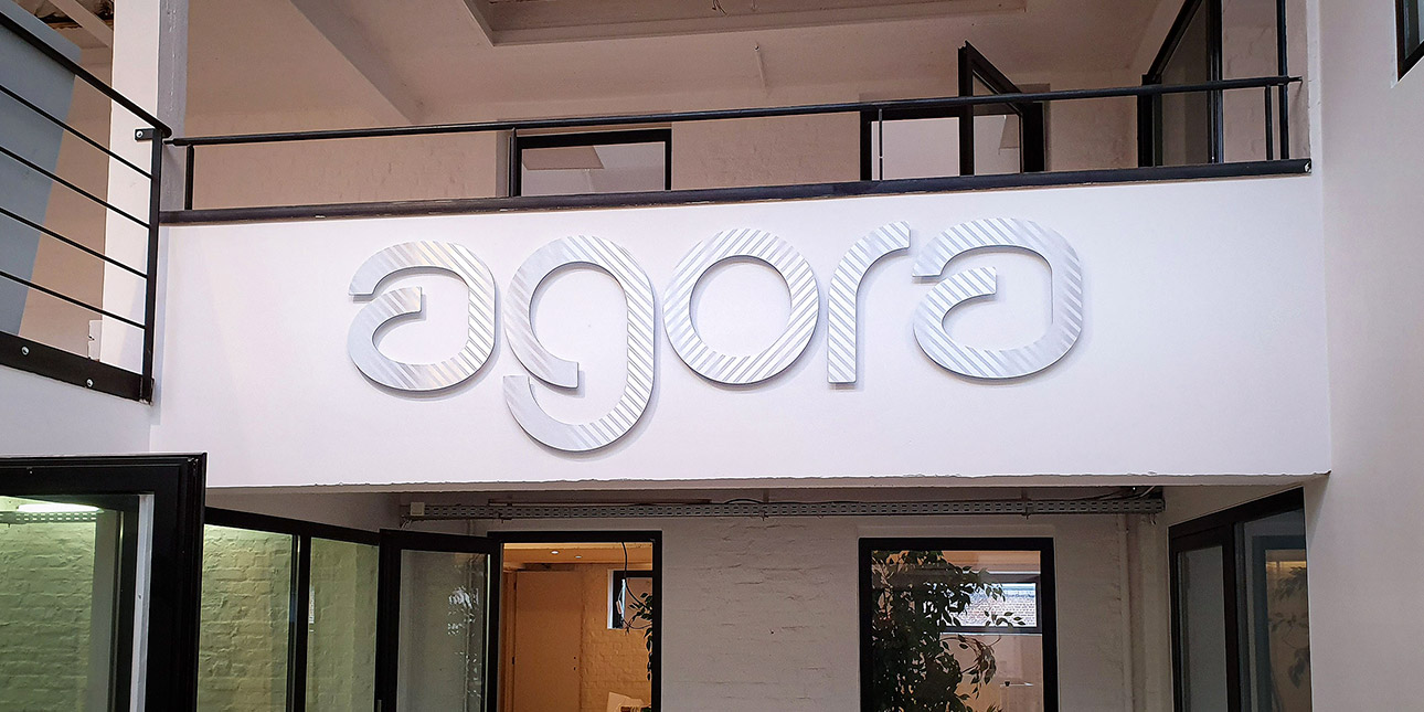 Enseigne 'agora' en lettres relief 3D alu composite