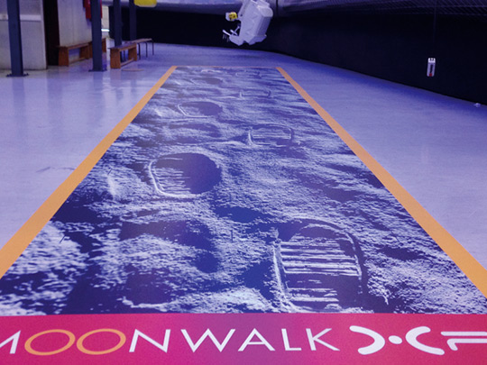 Application de lettrage sur sol