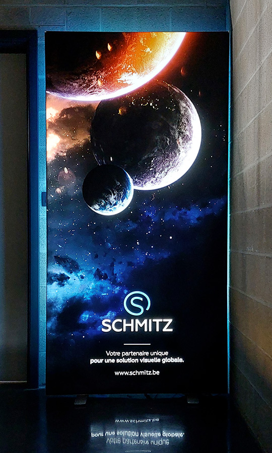Lightbox LED de présentation dans notre showroom Schmitz
