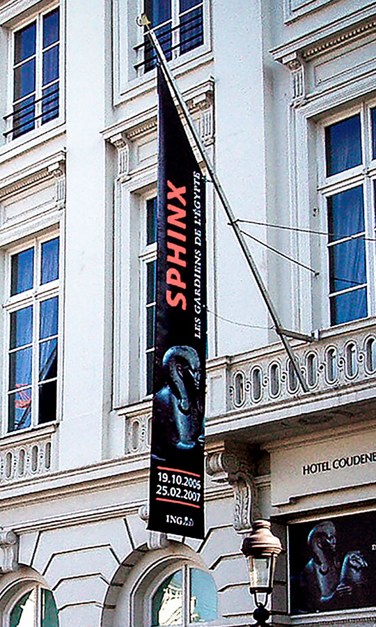 Drapeau sur barre de fixations à Namur