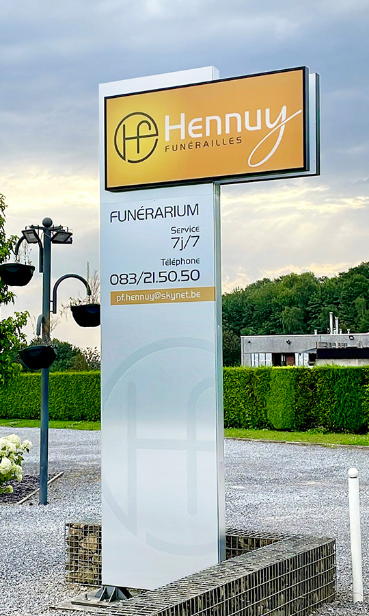 Totem du Funératium Hennuy