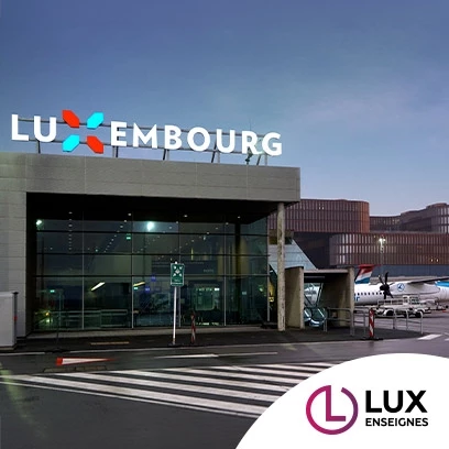  Enseigne lumineuse &agrave; l&rsquo;a&eacute;roport du Luxembourg par Lux Enseignes