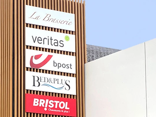 Habillage des façades du centre commercial à Andenne